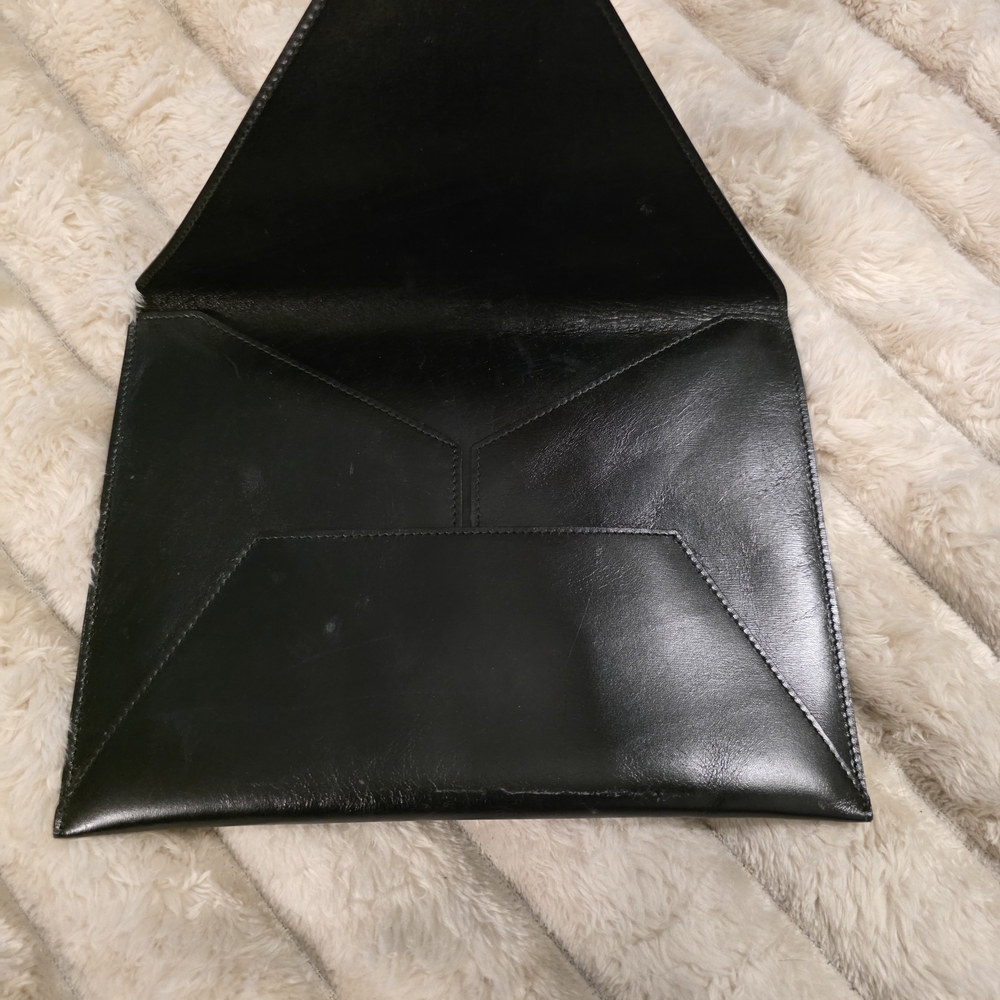 Authentic Vintage Gucci Black Leather Envelope Clutch - Picture 8 of 9